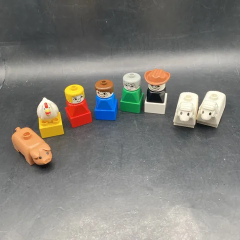 Lego Duplo Vintage Farm Animals Pig Chicken Sheep & 4 Figures Lot