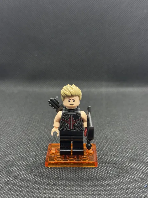 Lego Hawkeye - Black and Dark Red Suit, Dark Tan Hair, Quiver Sh0925