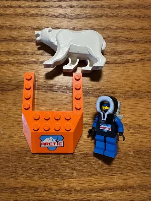 LEGO Arctic 6586 Polar Scout minifigure polar bear and sticker piece