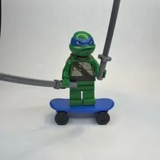 LEGO® TMNT Leonardo  - Turtle Lair - 10669 (tnt053) Minifigure Ninja Skateboard