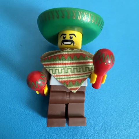 LEGO Mariachi / Maraca Man Minifigure Collectible CMF Series 2 (8684) - Complete