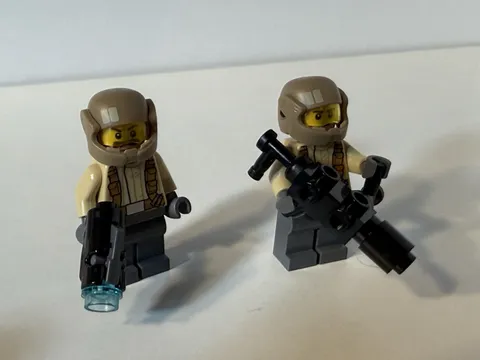 (2) LEGO Resistance Trooper Minifigure Star Wars Episode 7 75131 sw0698