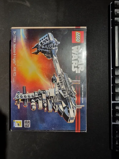 Lego Star Wars Nebulon-B Frigate San Diego Exclusive.
