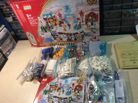 EUC Displayed Only LEGO Creator #80109 Lunar New Year Ice Festival 8+ Chinese