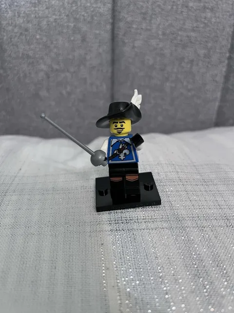 LEGO Musketeer CMF 8804 Series 4 minifigure