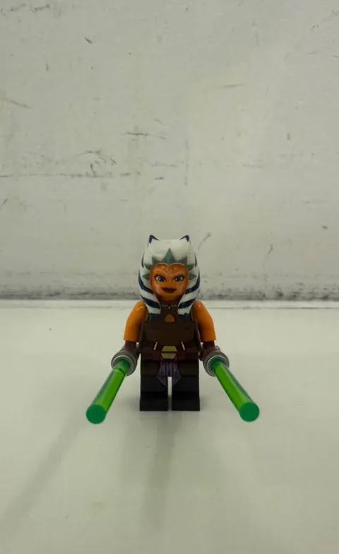 LEGO Star Wars Ahsoka Tano Minifigure with 2 Green Lightsabers