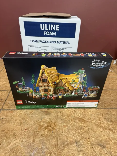 LEGO Disney Snow White Seven Dwarfs Cottage 43242 Open box Immaculate Condition