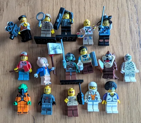LEGO Minifigure Lot x16 Genuine LEGO CMF Mummy Alien Artist Detective Porky Pig