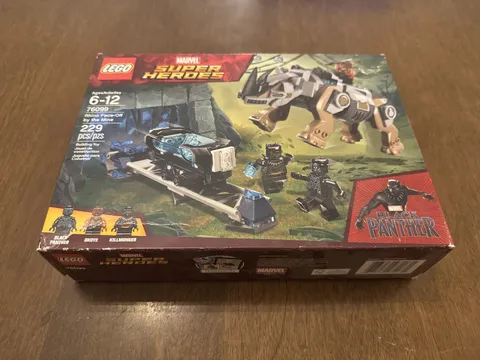 Lego 76099 - Marvel MCU Black Panther RHINO FACE-OFF BY THE MINE New Box Damage