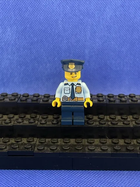 Lego Minifigure City Town Police Officer