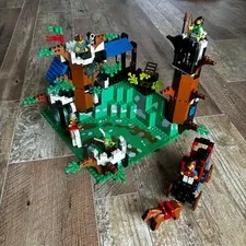LEGO Castle 6079 Elkwood Fortress Forestmen Vintage Set w/ Minifigures