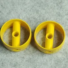 LEGO 41531 Cylinder 4 x 4 x 1 2/3 with Pin Holes and Center Bar Yello x2 Genuine