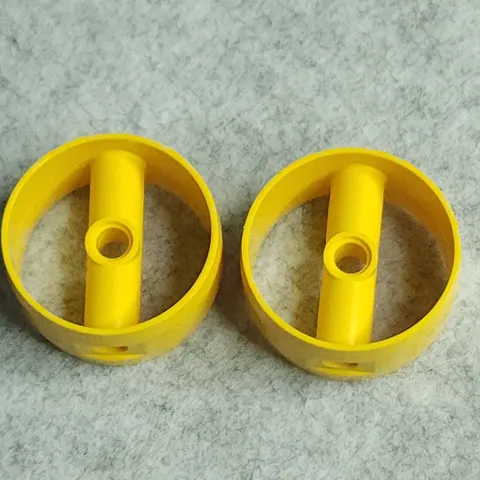 LEGO 41531 Cylinder 4 x 4 x 1 2/3 with Pin Holes and Center Bar Yello x2 Genuine
