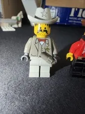 LEGO Western Cowboys Sheriff Minifig And Bandit