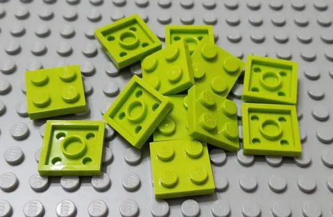 LEGO Lot of 12 Lime Green 2x2 Plate Pieces