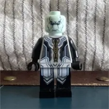 LEGO EBONY MAW TEAL HEAD RARE Minifigure