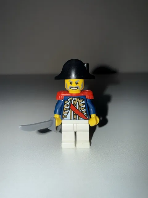 LEGO Pirates II Imperial Soldier II Governor Minifigure pi091 6242