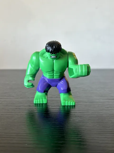 LEGO Super Heroes Hulk Minifigure Big Fig Avengers Green Purple sh0095 76018 Set