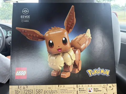 LEGO Pokémon Eevee Build Together Set 72151 587 Pieces Ages 18+
