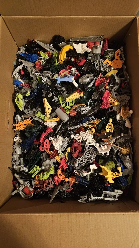 ~5lbs lot of random Bionicle/Hero factory LEGO parts