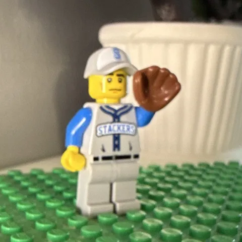 Lego Series 10 Collectible Minifigures 71001 - Baseball fielder
