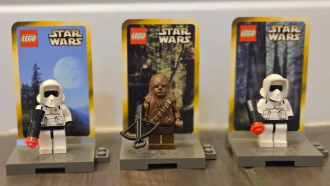 LEGO Star Wars #3 - Troopers/Chewie Minifigure Pack (3342) 100% complete (2000)