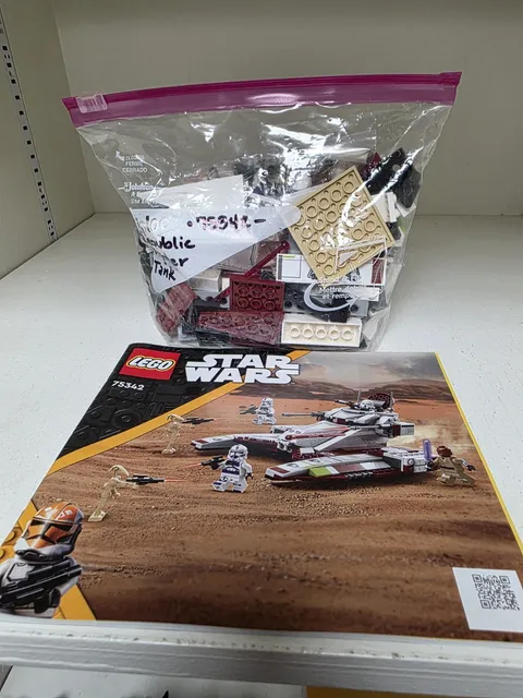 LEGO Star Wars Republic Fighter Tank 75342 Complete Set with Minifigures