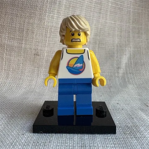 LEGO Beach Tourist Minifigure twn461 from Set 31138 Beach Camper Van