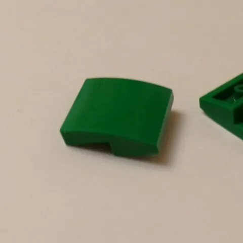 Lego x2 Green 2x2x2/3 Curved Slope, 15068 (028-221)