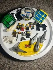 lot of 12 lego minifigures  & animals  + other cool accessories late 90s -00s