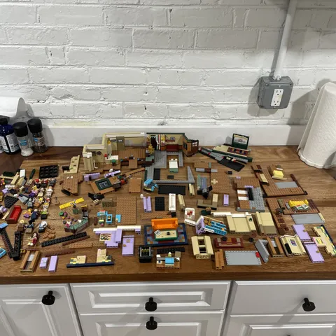 LEGO Ideas Central Perk 21319 + Friends Apartments 10292 INCOMPLETE SET RETIRED