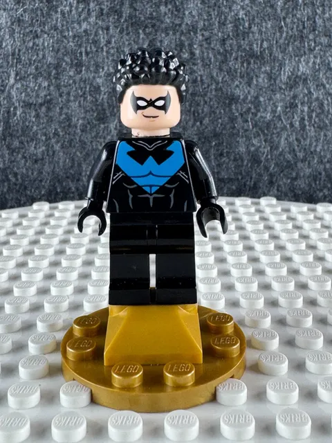 Retired LEGO Nightwing Minifigure sh0294 DC