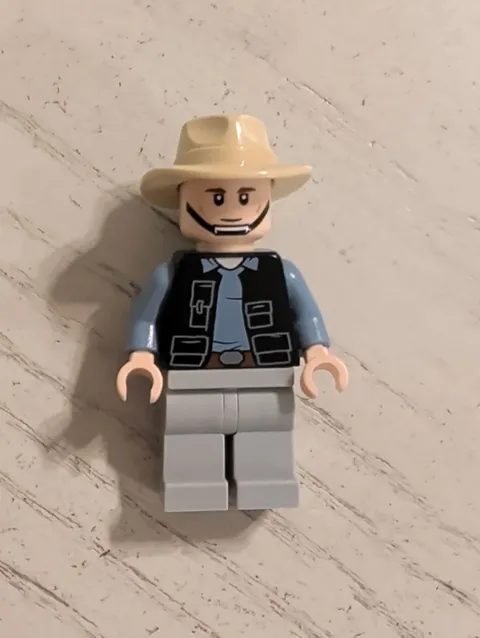 Lego Minifigure Jurassic World Vet  JW016