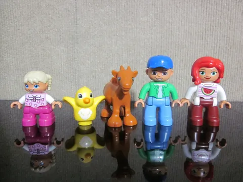 Lego Duplo Mini Figs Figure Family Mom Dad & Little Girl Goat Bird Lot of 5