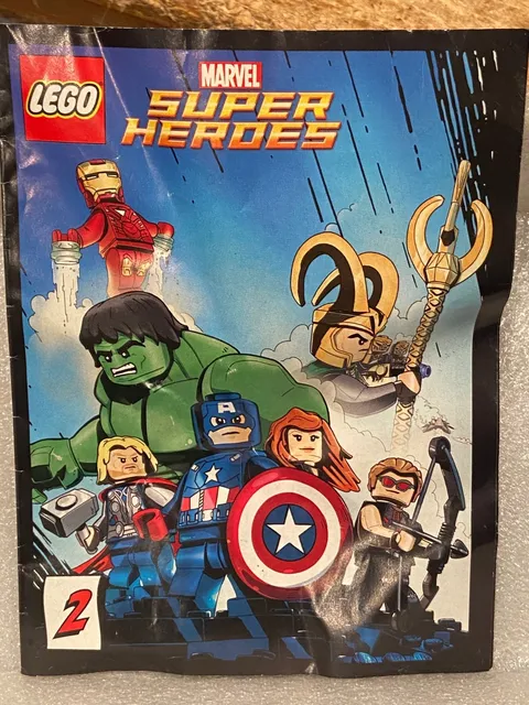2012  Lego Marvel Super Heroes Comic Book Avengers Cover Pre-Owned w/Wear v2