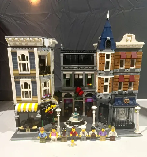 LEGO Assembly Square 10255 Creator Expert Modular Buildings