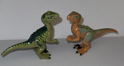 2 LEGO Dinosaur Minifigure Velociraptors Jurassic World Charley and Echo Minifig