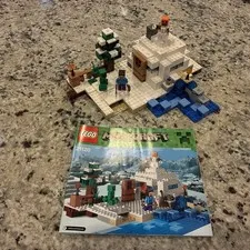 LEGO Minecraft: The Snow Hideout (21120) 100% Complete W/ Instructions Minifigs