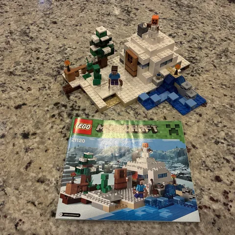 LEGO Minecraft: The Snow Hideout (21120) 100% Complete W/ Instructions Minifigs