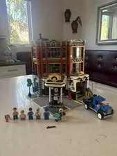 LEGO Corner Garage 10264 100% Complete