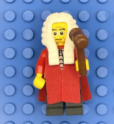 Lego Minifigure Judge Series 9 Collectible CMF Judge Gavel Robe And Wig