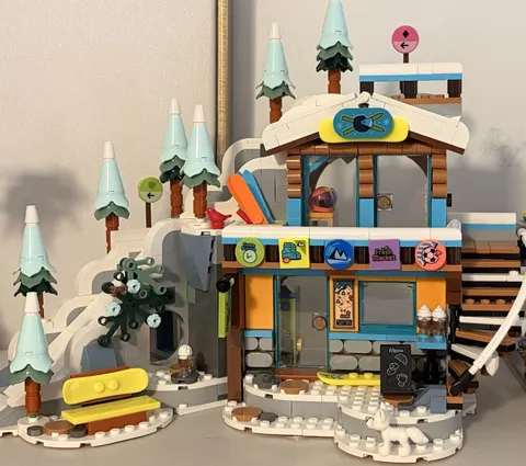 Lego Friends Holiday Ski Slope and Café (41756) AS-IS