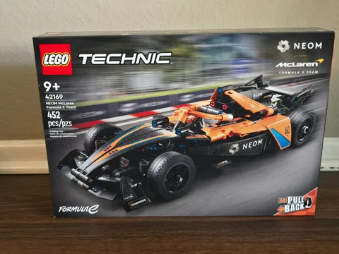 BRAND NEW LEGO Technic 42169 NEOM McLaren Formula E Race Car – SEALED Pull‑Back