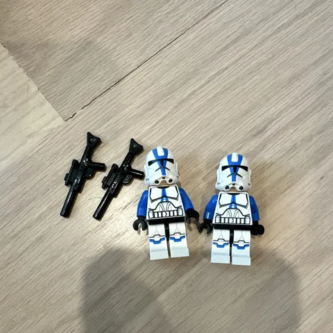 LEGO Star Wars 501st Legion Clone Trooper Lot of 2 Minifigures w Blasters