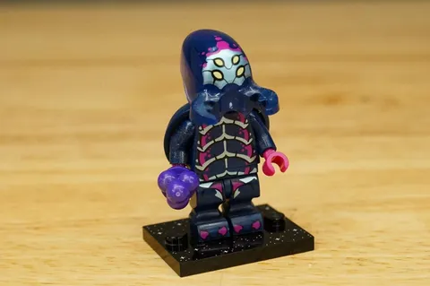 Lego Alien Beetlezoid Minifigure Collectible Series 26 71046 CMF Space