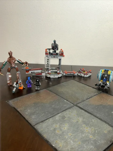 LEGO Marvel Super Heroes Knowhere Escape Mission (Set 76020). As Is