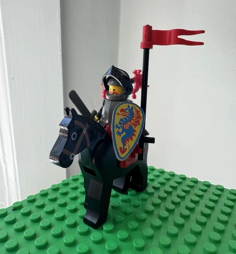 Vintage LEGO Castle Dragon Knights Mounted Knight w/ Black Horse Shield Banner