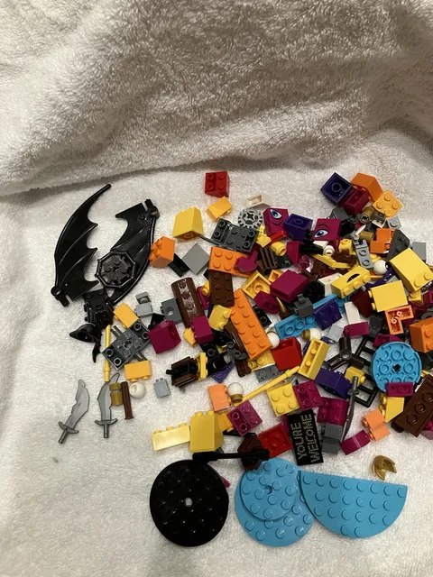 LEGO Movie 2 Queen Watevra Pieces And Batman Throne Pieces Lot. For Parts