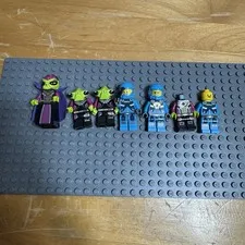 LEGO Minifigure Series 8 col128 Alien Villainess + aliens and space police lot