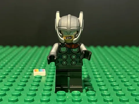 LEGO Thor Minifigure sh0680 Avengers 76169 Ragnarok Helmet No Cape